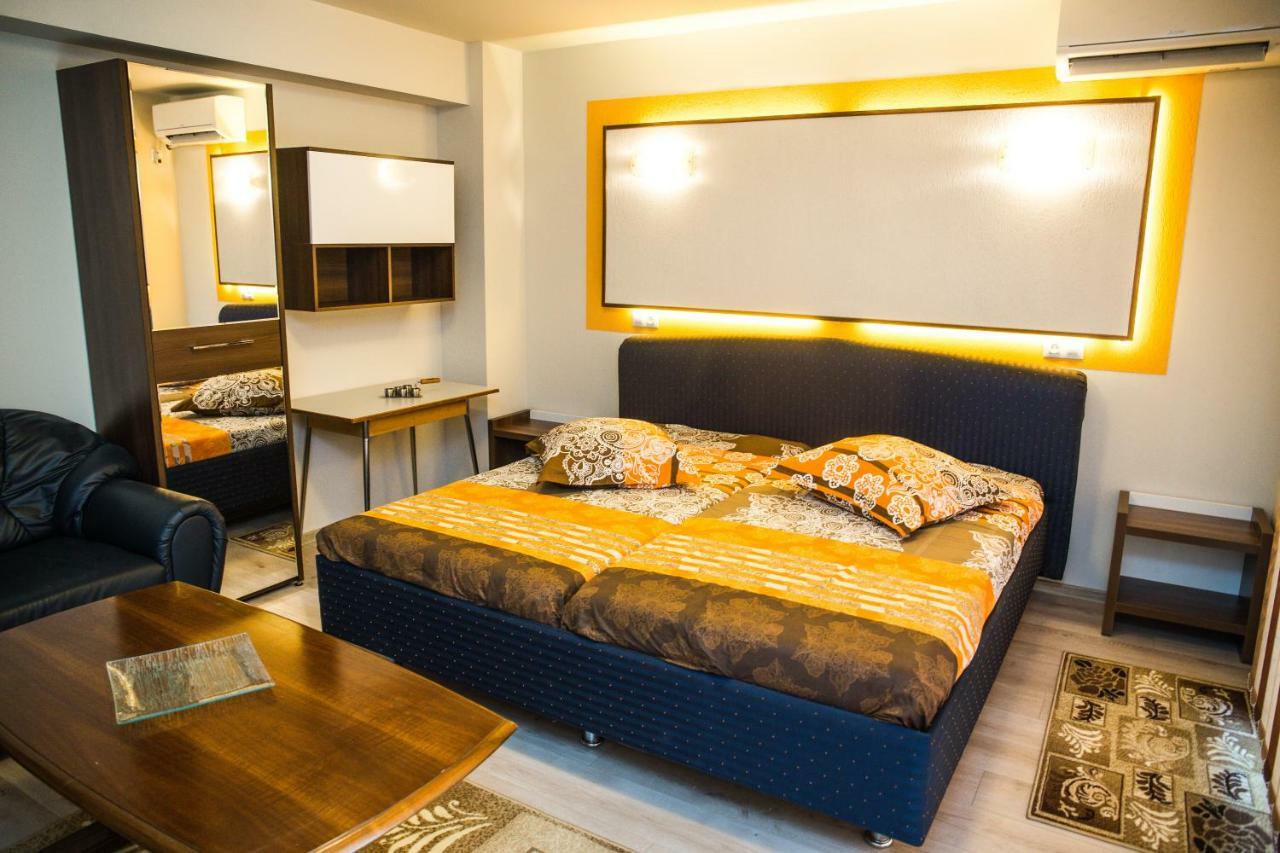 Apartament Calea Bucuresti ปีเตช ภายนอก รูปภาพ