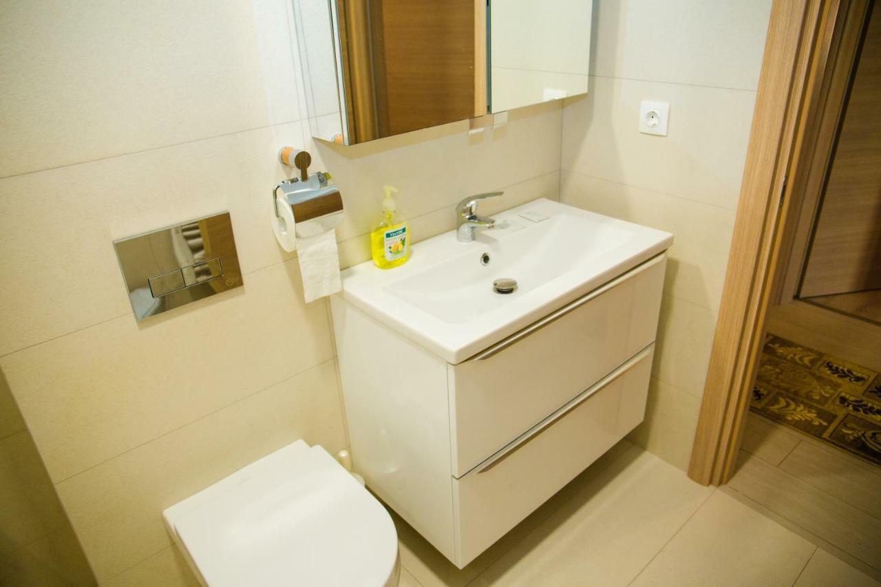 Apartament Calea Bucuresti ปีเตช ภายนอก รูปภาพ